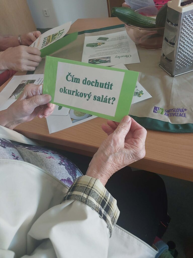 čím dochutit okurkový salát