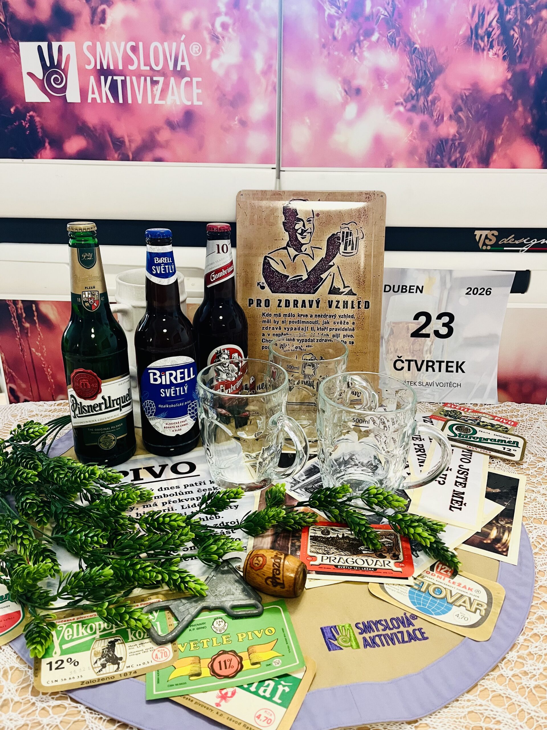 Připravený vozík a stůl s tématem smylová aktivizace pivo