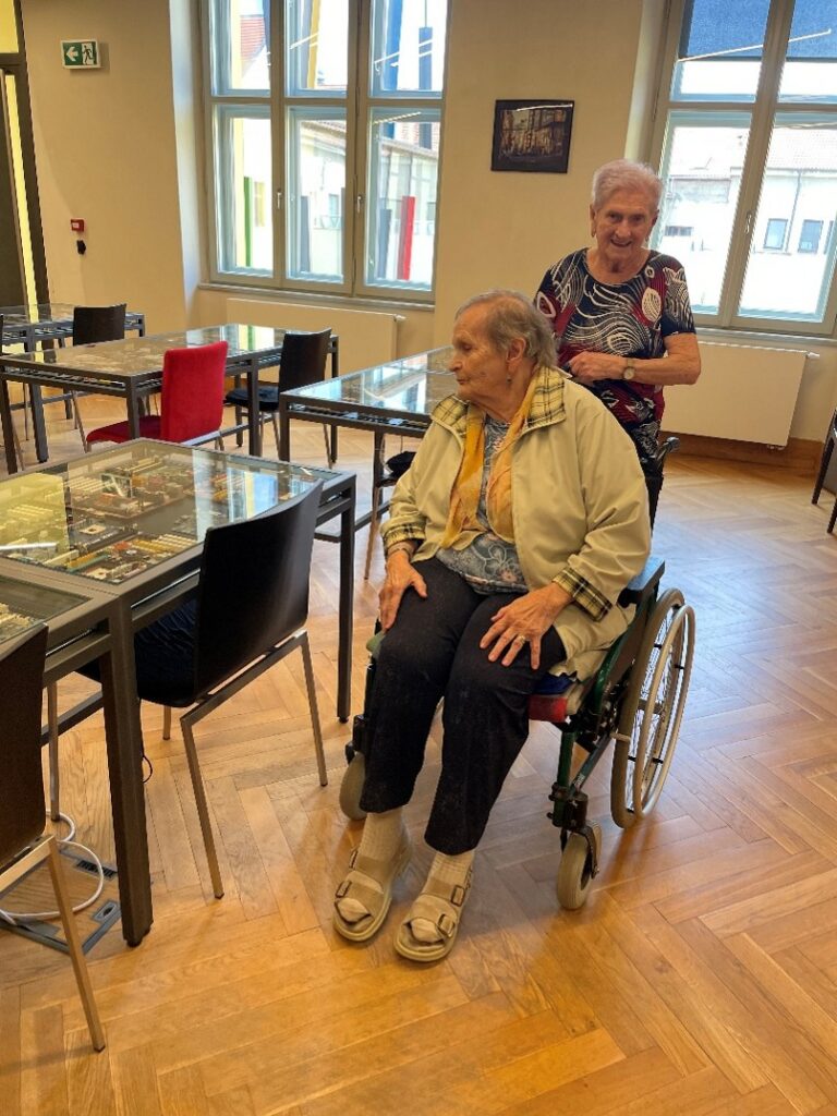 klienti v knihovně