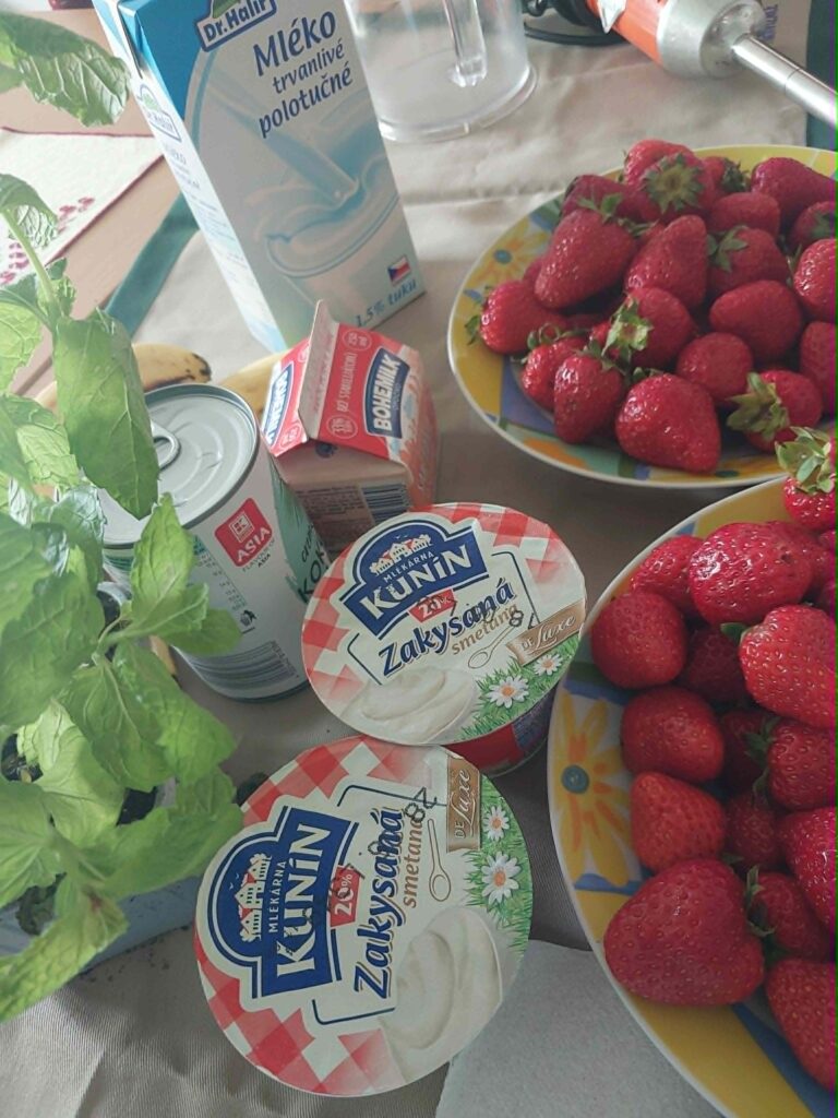POMŮCKY KE SMYSLOVÉ AKTIVIZACI