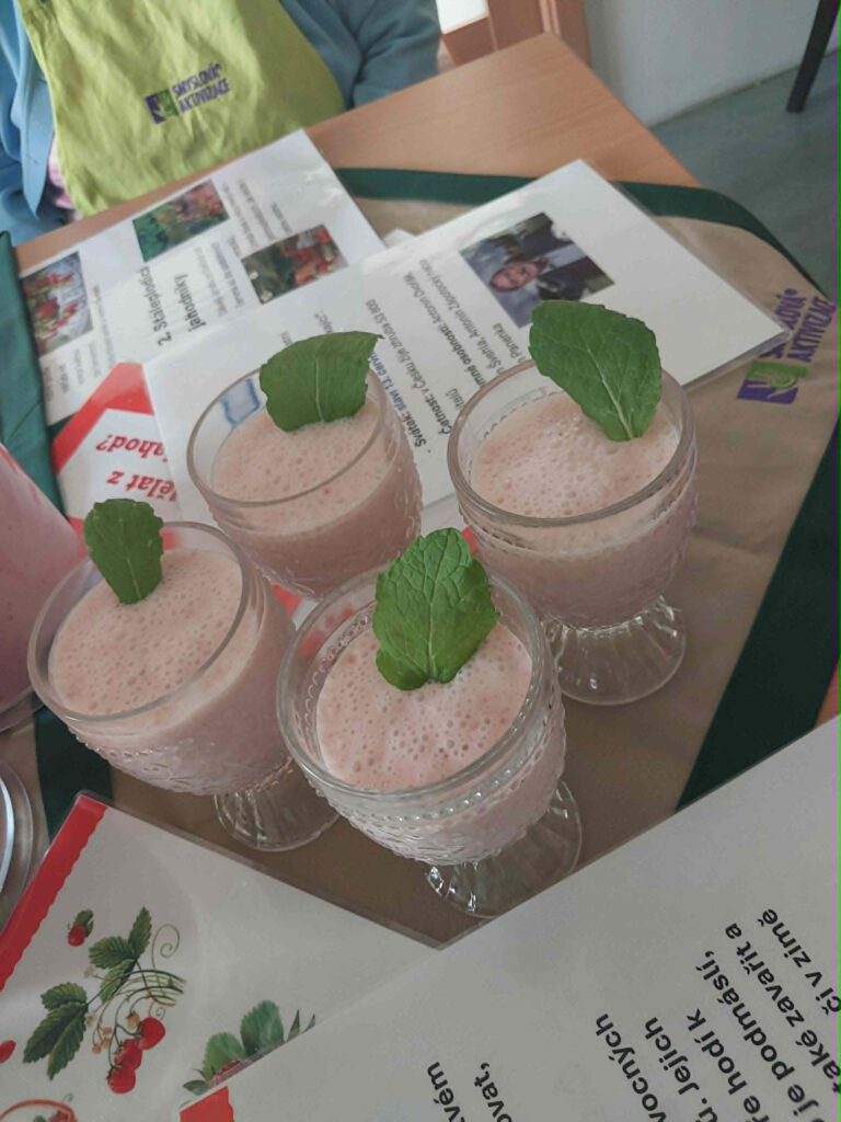 HOTOVÉ KOKTEJLY