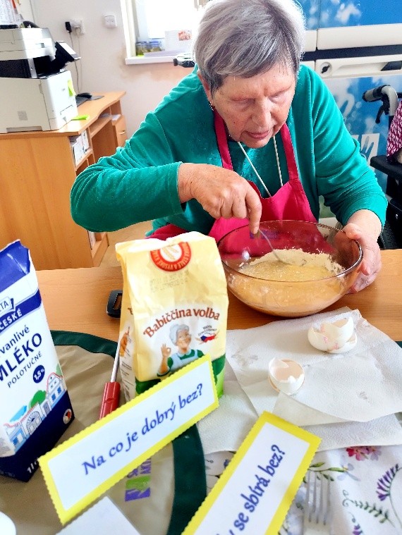 KLIENKTA VAŘÍ V RÁMCI SMYSLOVÉ AKTIVIZACE