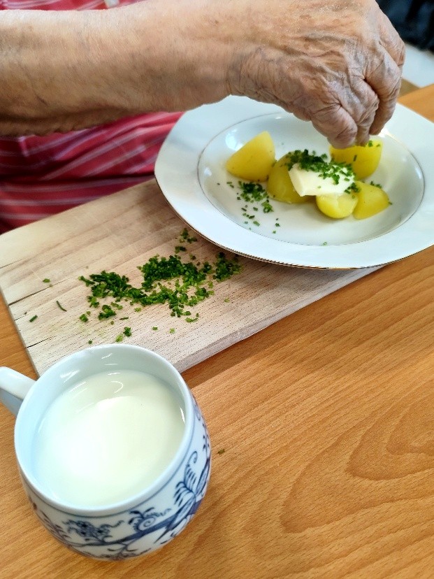 KLIENTKA SYPE PETRŽEL NA BRAMBORY