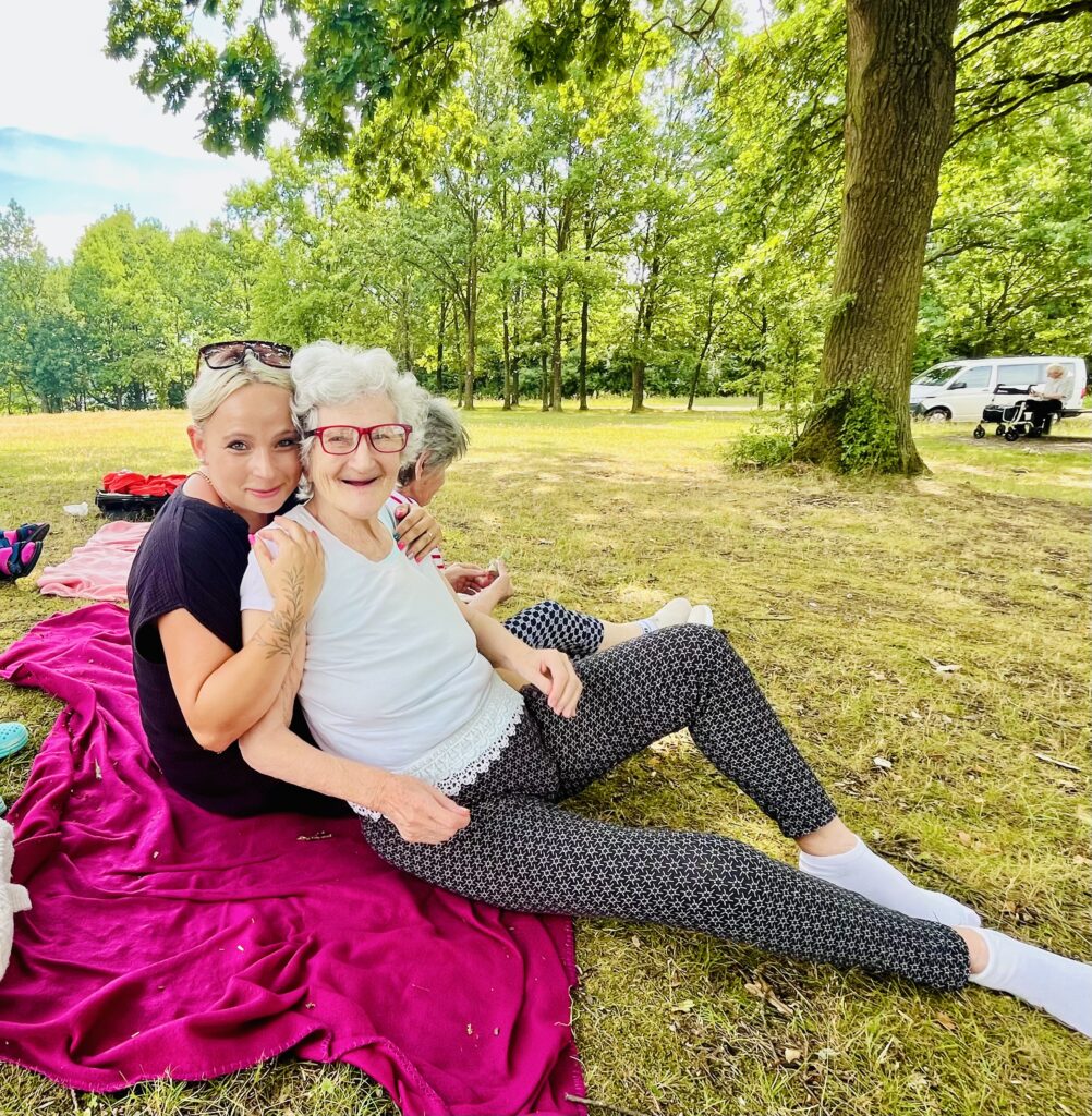 Klientka odpočívá na dece