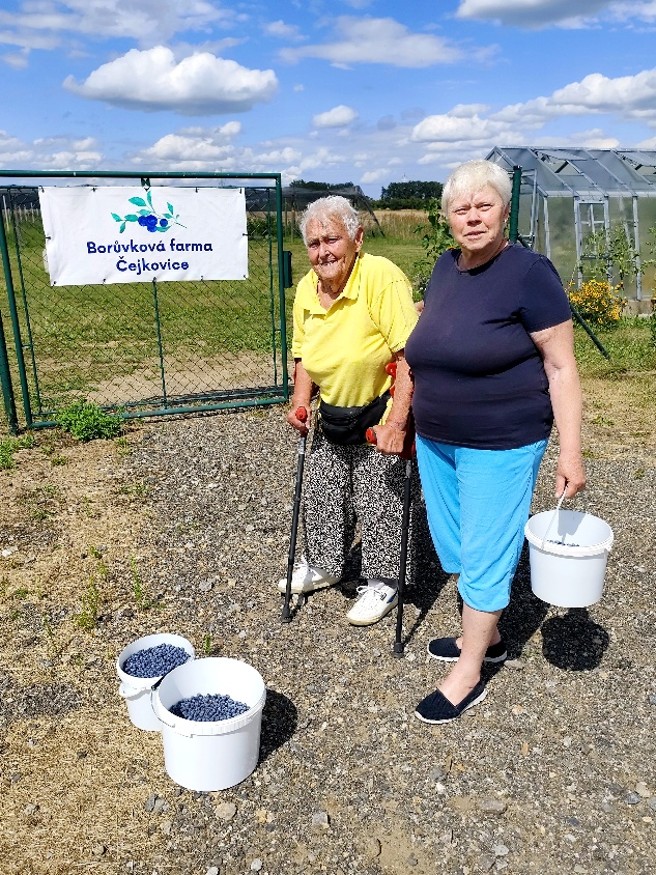 klientky před farmou