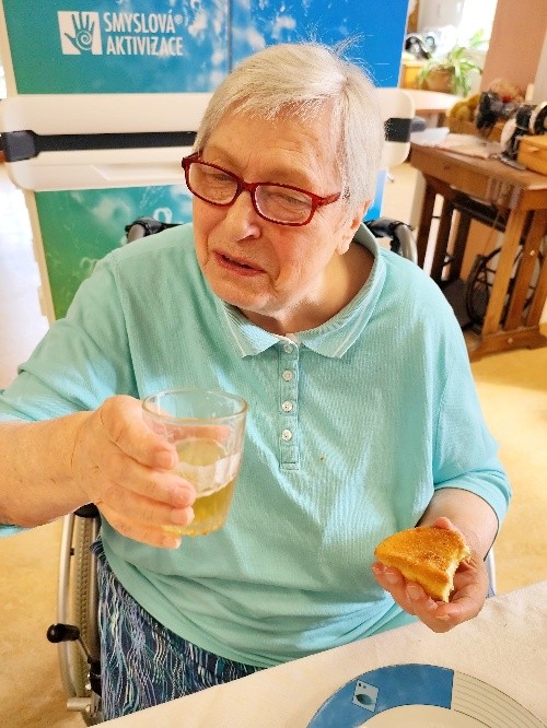 klientka s opečenou pýchavkou