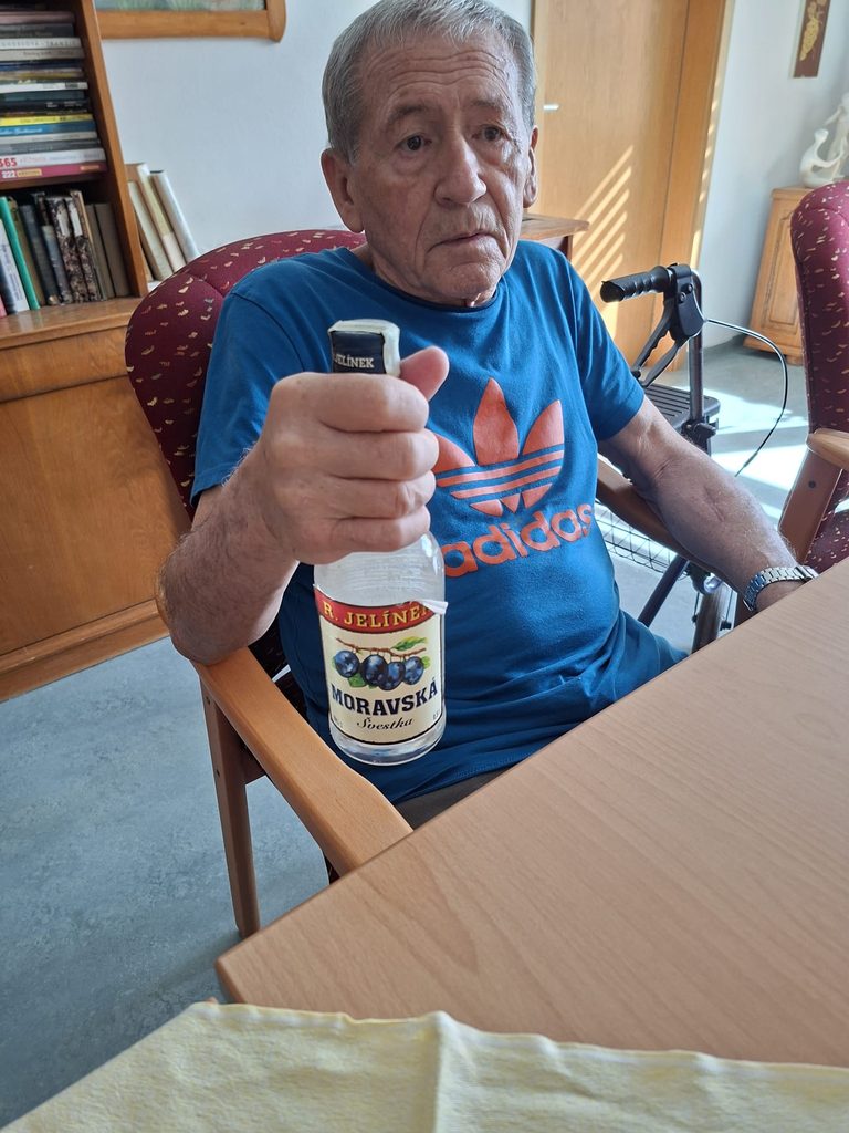 klient se slivovicí