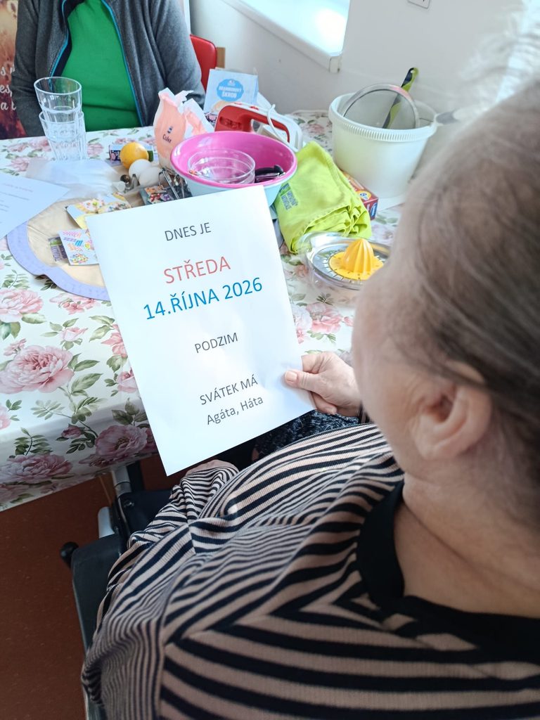 Klientka se orientuje v čase - v datu a ročním období